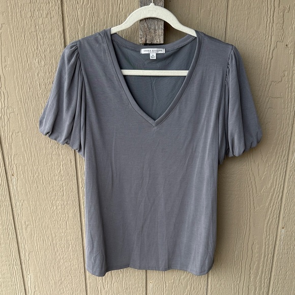 Green Envelope Tops - Green Envelope Charcoal V-Neck Puff Sleeve Tee